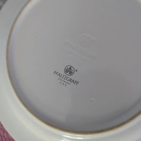 2 Dinner Plates - Picture 2 of 4